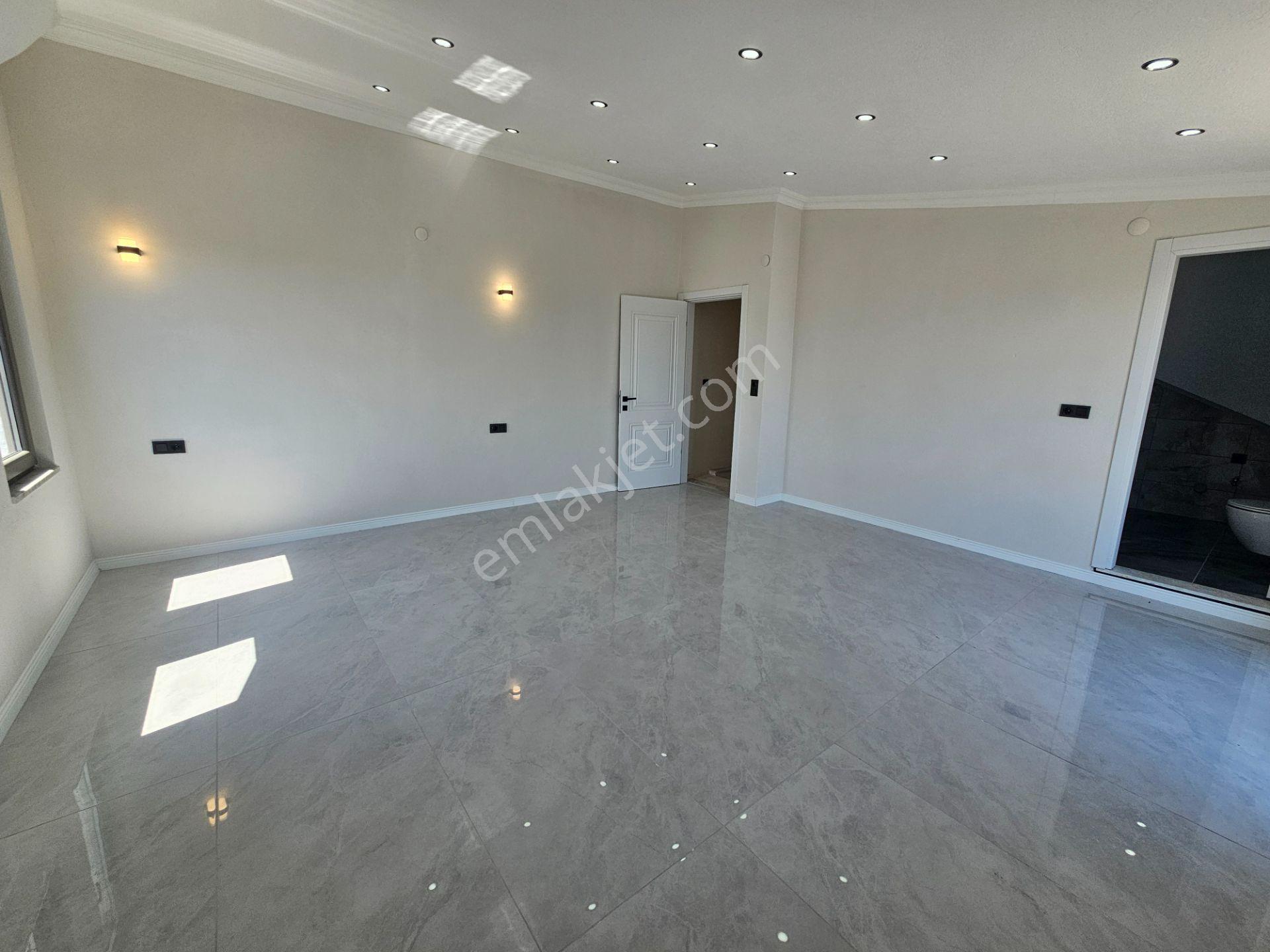 Deniz'e 50 Mt Mesafede 3+1 , Geniş Bahçeli Satılık Villa — fotoğraf 33