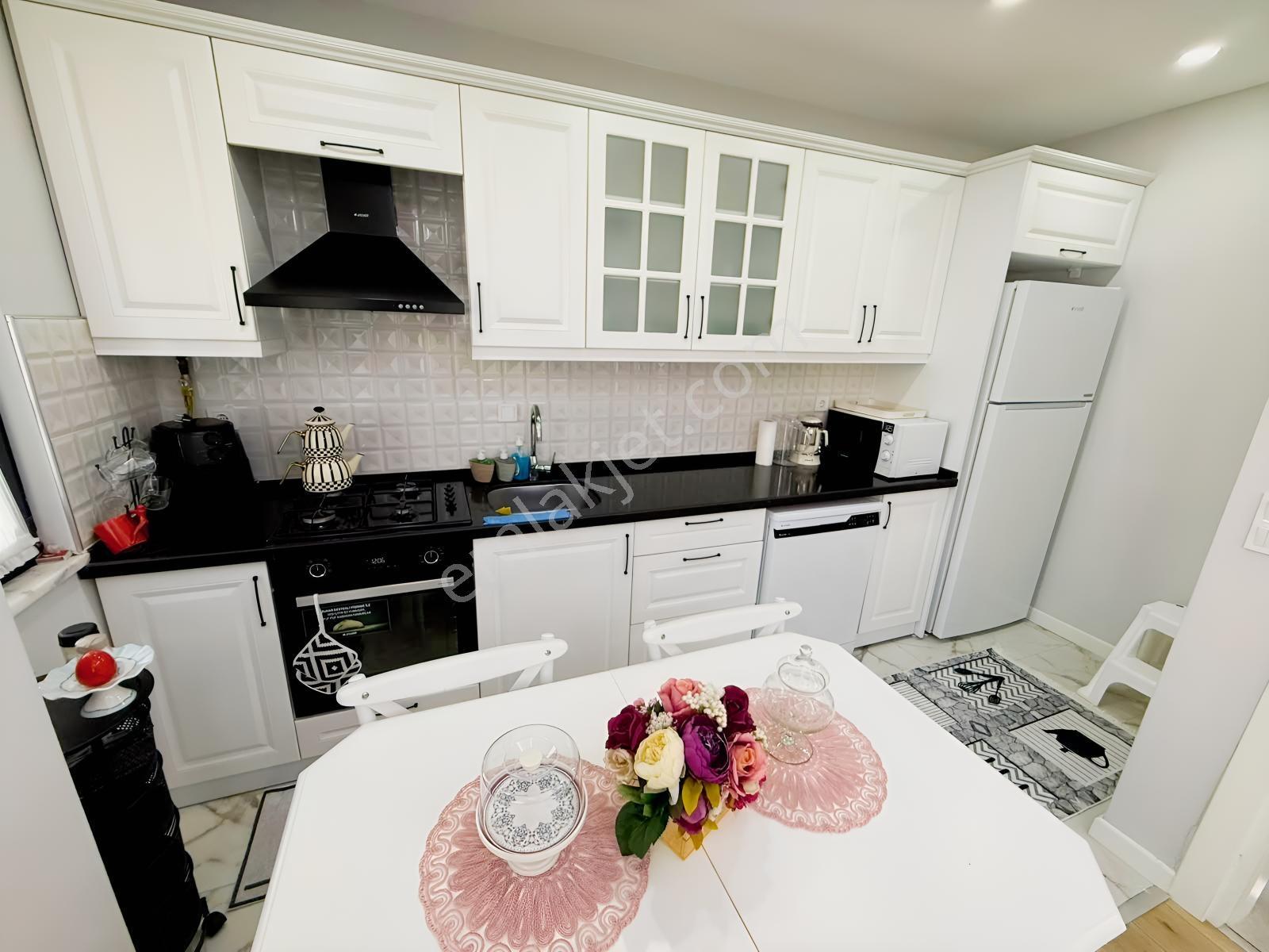 Çiftlikköy'de Yeni Bina Modern Konseptte Full Eşyalı 1+1 Daire — fotoğraf 3