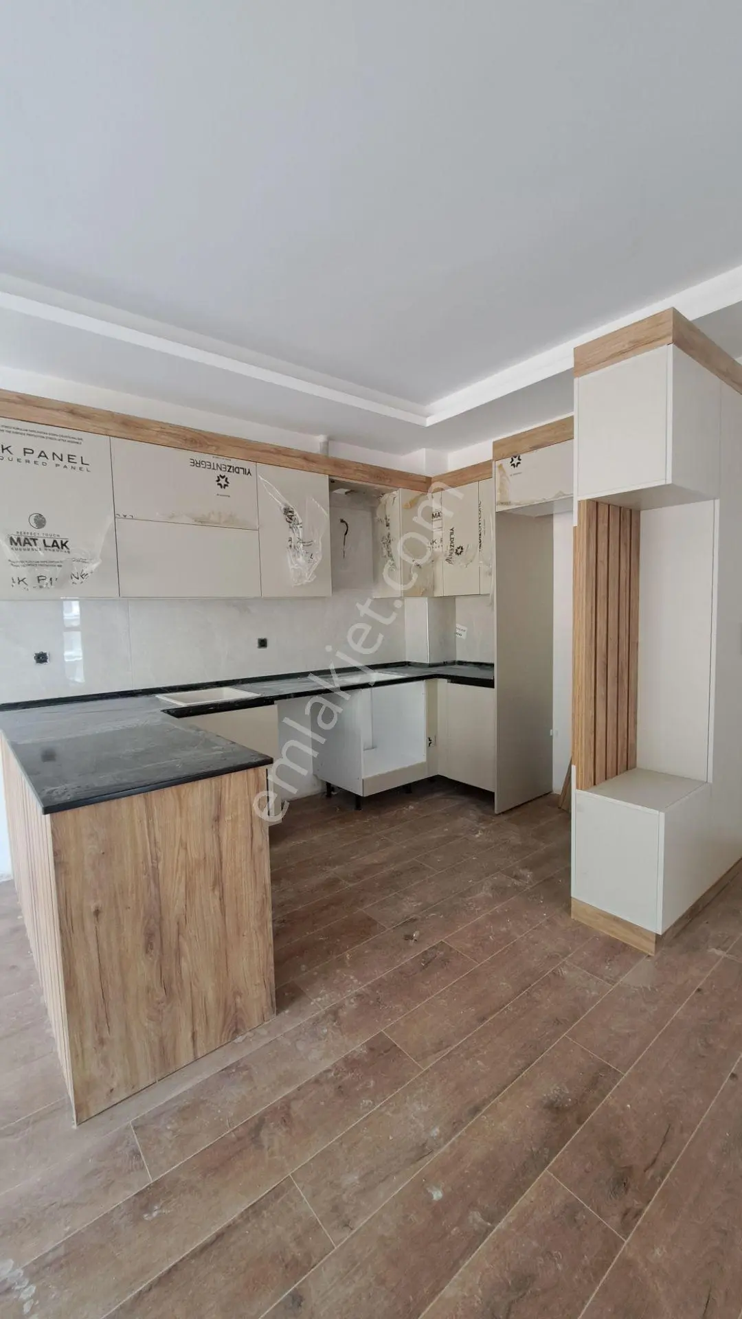 Değirmendere Mahallesi Havuzlu Site İçinde Satılık 2+1