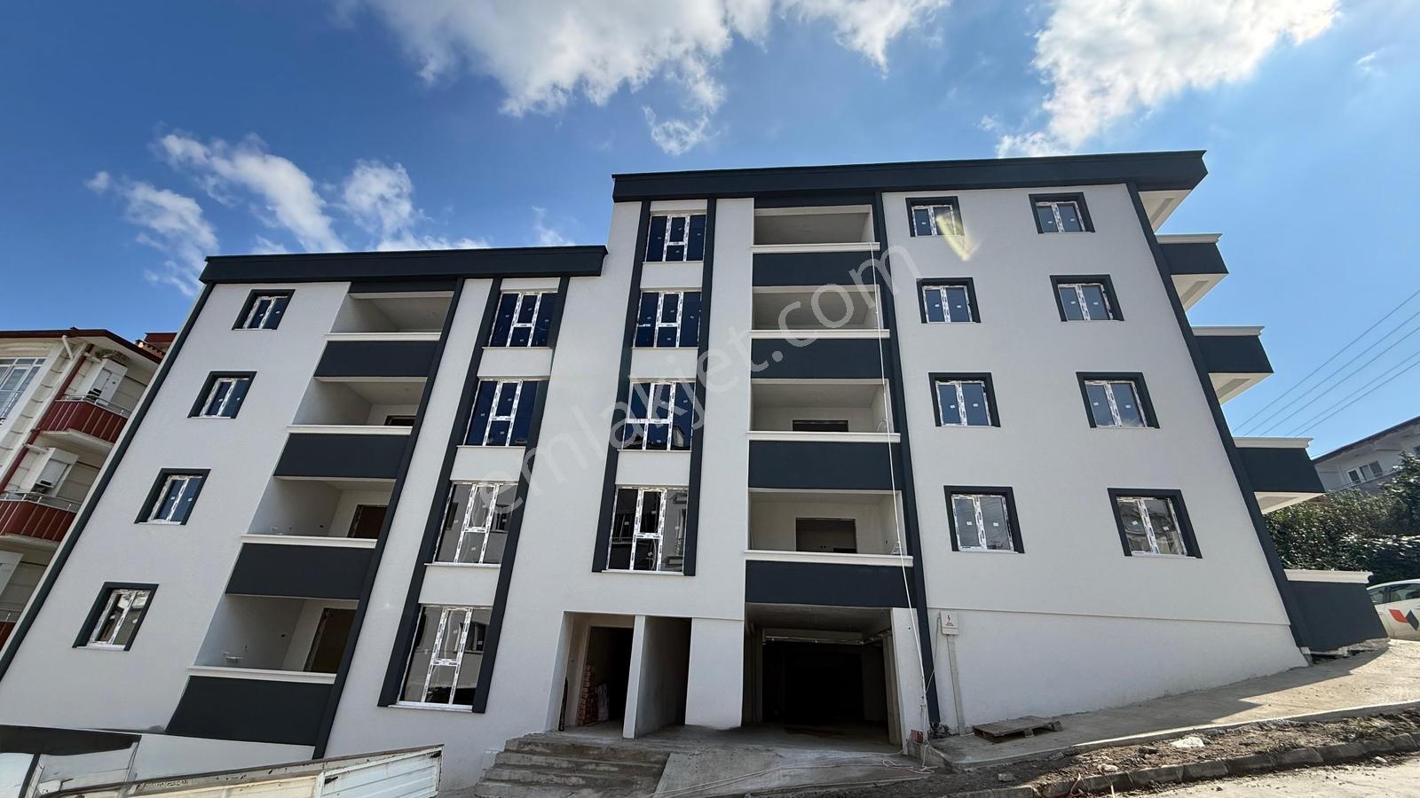 Tekkeköyde Geniş Ferah Yerden Isıtma 3+1 Sıfır Daire