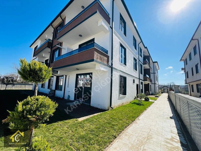 Karasu Çiğdem Emlaktan...Merkezde Sıfır 2+1 Daire 3.Kat