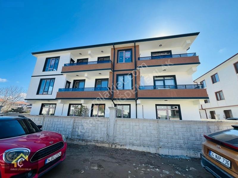 Karasu Çiğdem Emlaktan...merkezde Sıfır 2+1 Daire 3.kat — fotoğraf 2