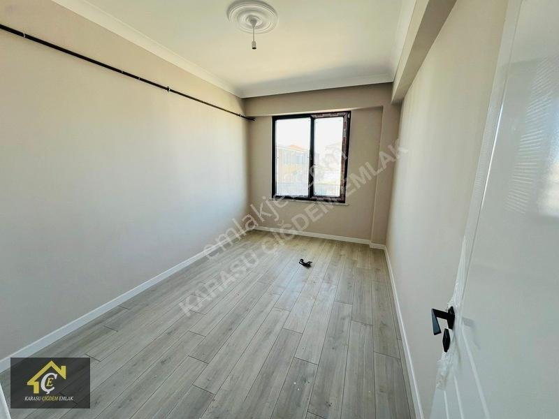 Karasu Çiğdem Emlaktan...merkezde Sıfır 2+1 Daire 3.kat — fotoğraf 17
