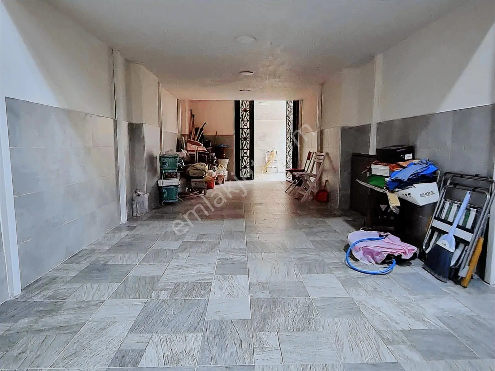 Katsat/çiğli'de Tam Müstakil Komple Satılık Bina — fotoğraf 3