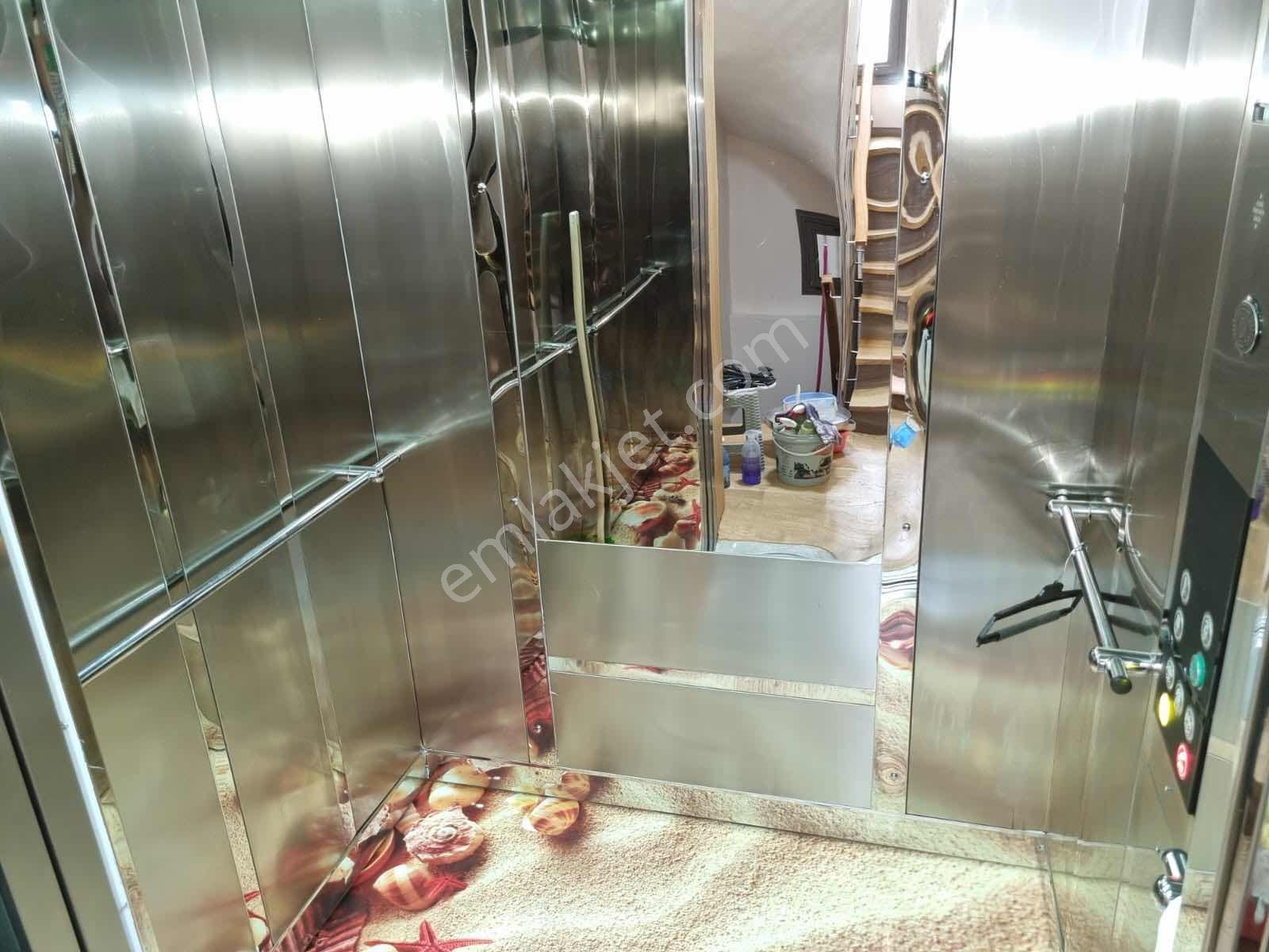 Katsat/çiğli'de Tam Müstakil Komple Satılık Bina — fotoğraf 11