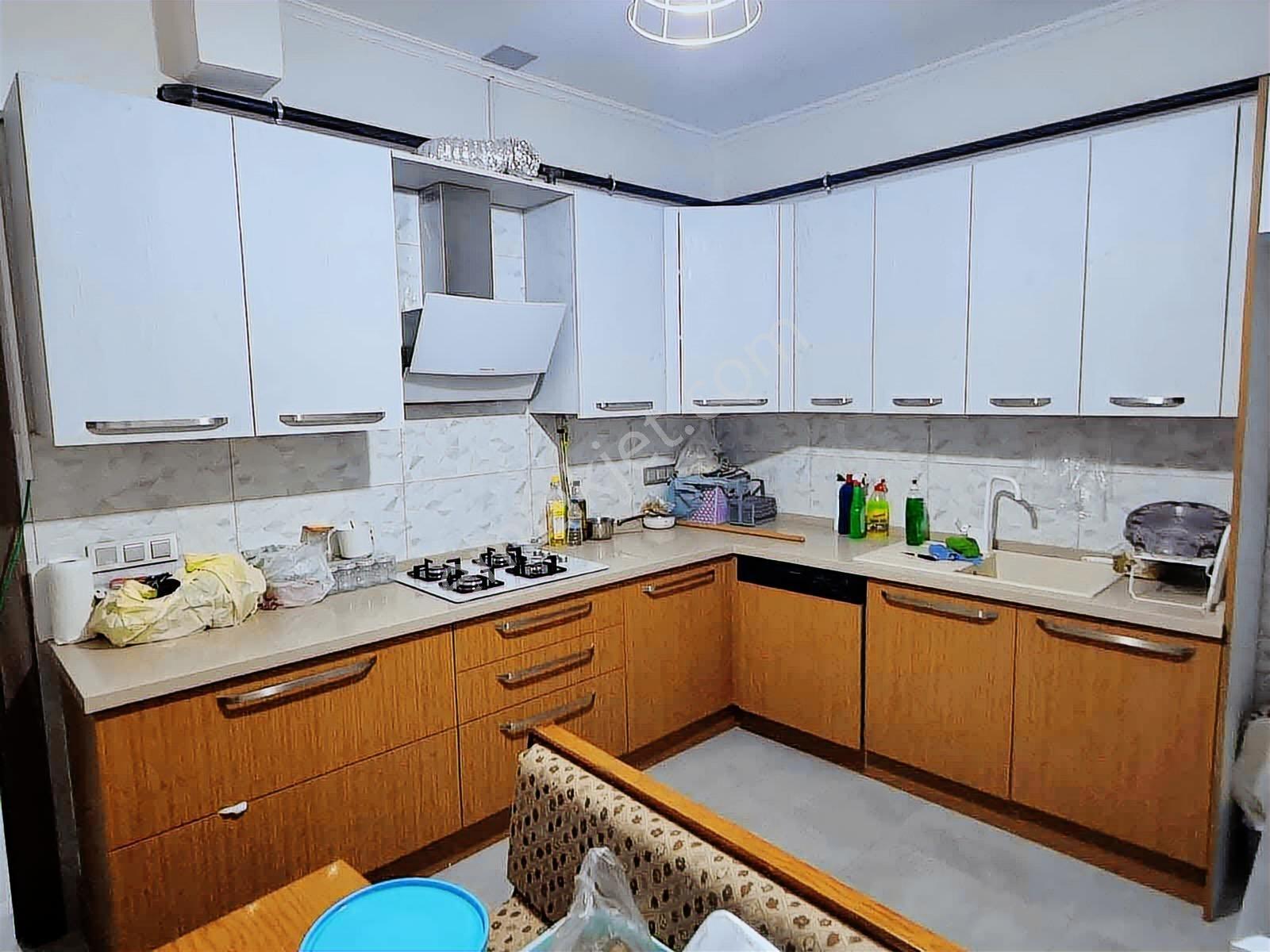 Katsat/çiğli'de Tam Müstakil Komple Satılık Bina — fotoğraf 17