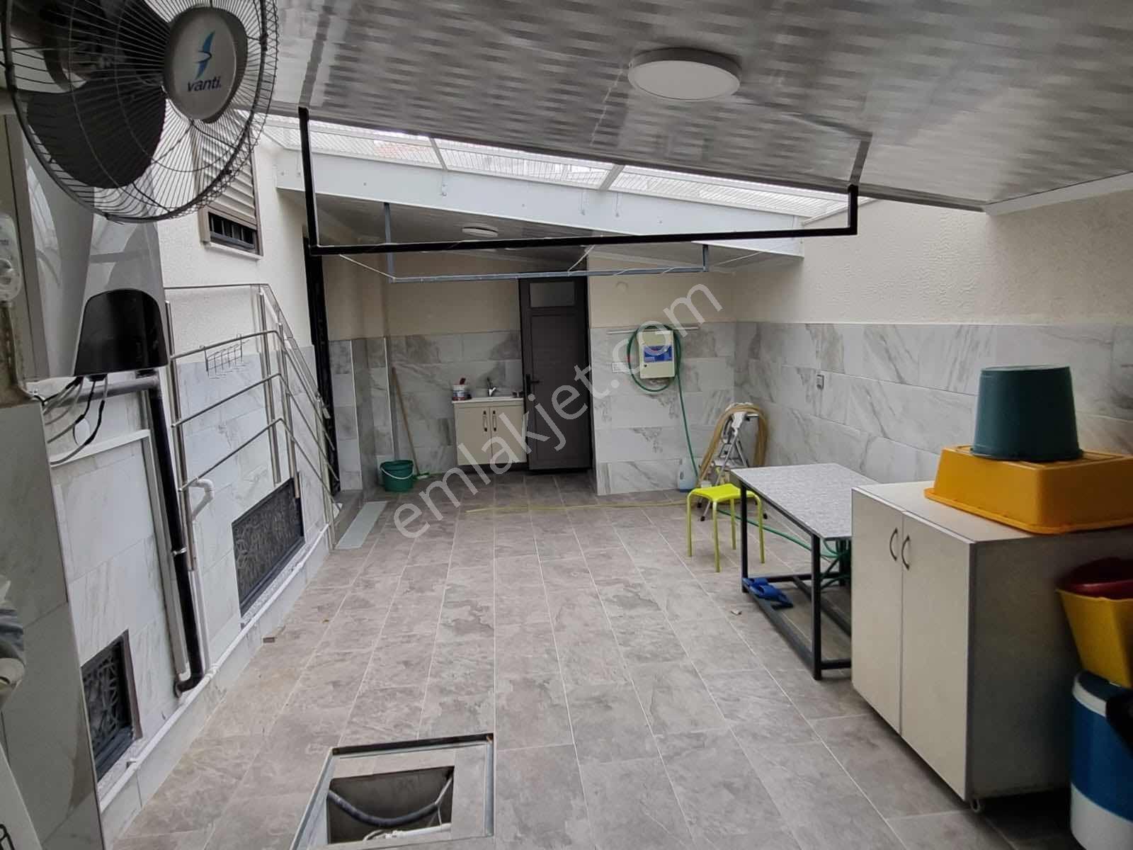 Katsat/çiğli'de Tam Müstakil Komple Satılık Bina — fotoğraf 19