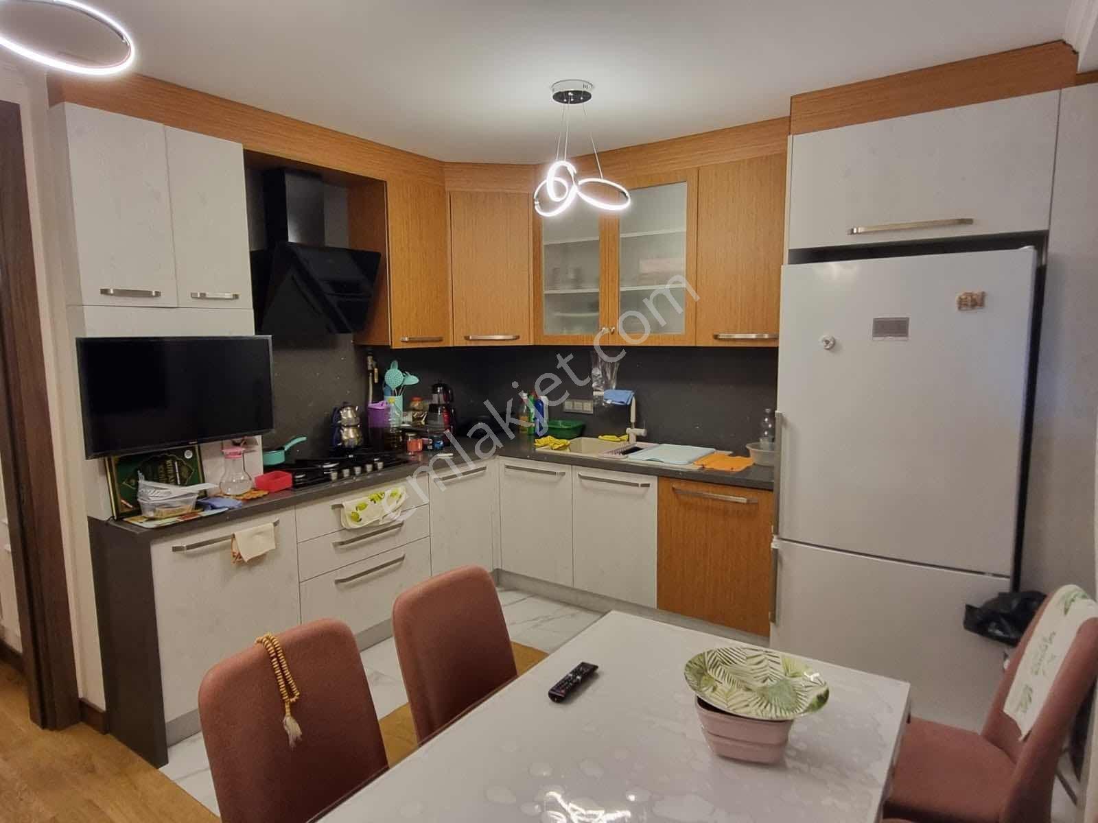Katsat/çiğli'de Tam Müstakil Komple Satılık Bina — fotoğraf 22