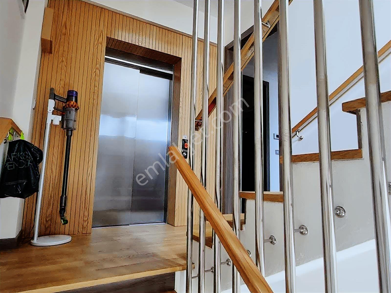 Katsat/çiğli'de Tam Müstakil Komple Satılık Bina — fotoğraf 23
