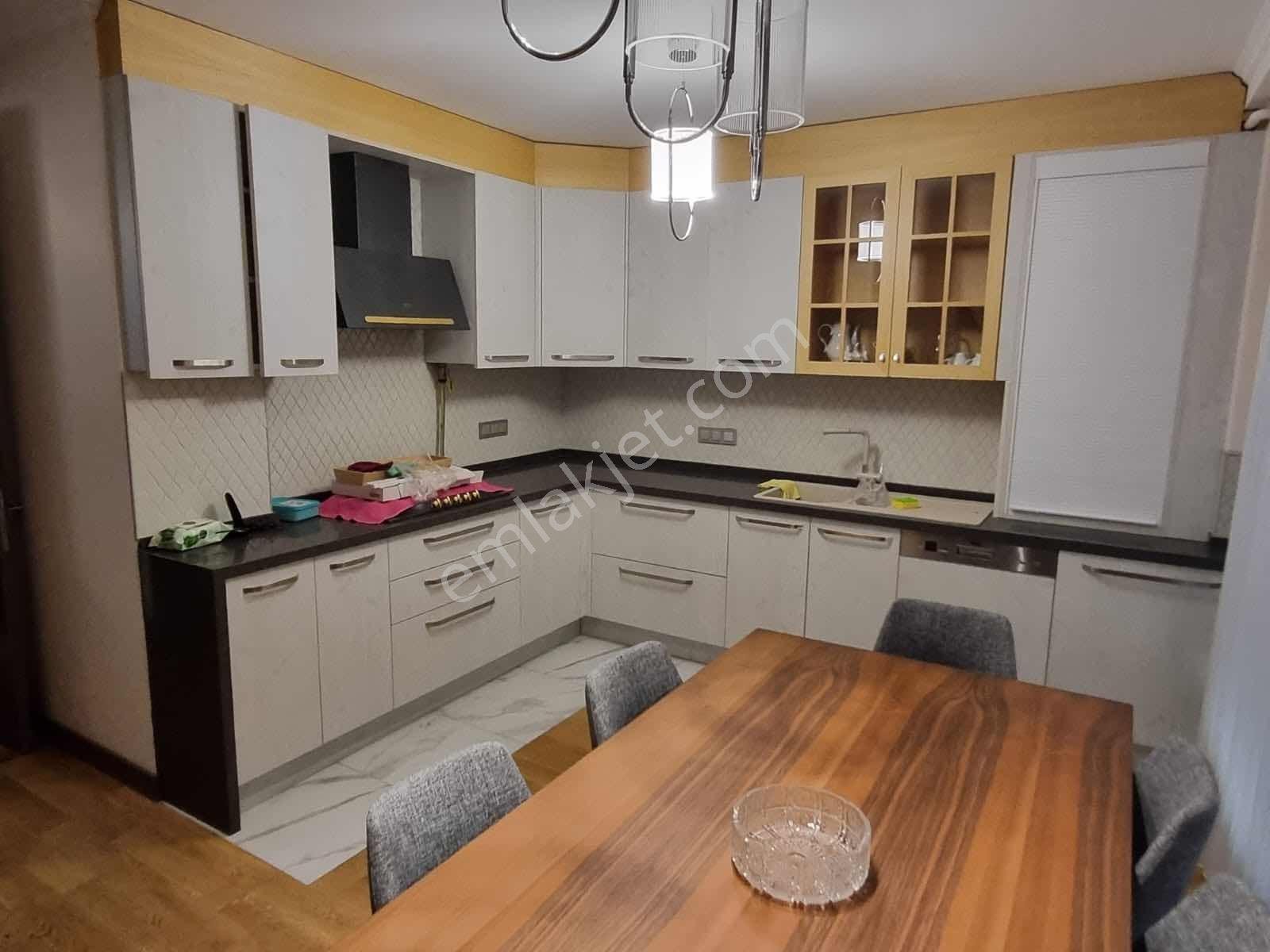 Katsat/çiğli'de Tam Müstakil Komple Satılık Bina — fotoğraf 29