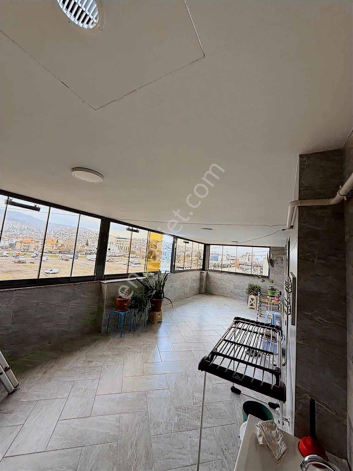 Katsat/çiğli'de Tam Müstakil Komple Satılık Bina — fotoğraf 32