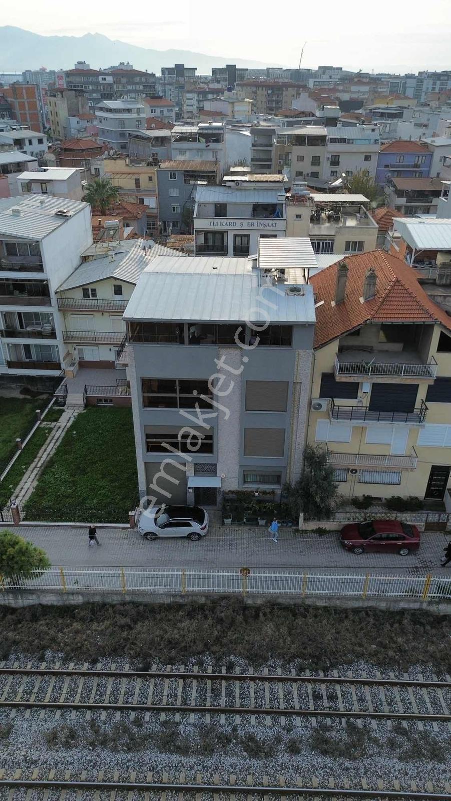 Katsat/çiğli'de Tam Müstakil Komple Satılık Bina — fotoğraf 34