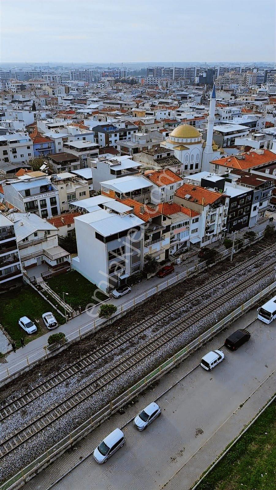 Katsat/çiğli'de Tam Müstakil Komple Satılık Bina — fotoğraf 35
