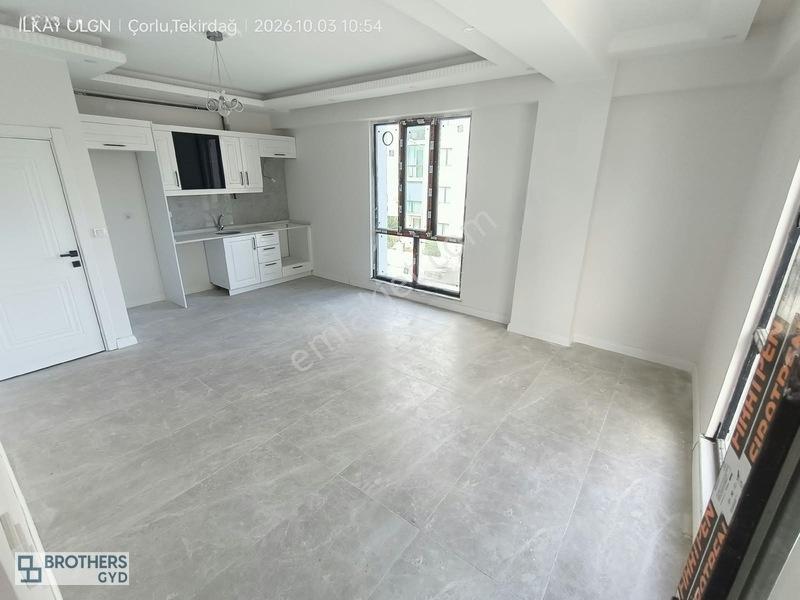Brothersdan Rumeli Mah.havuzlu Sitede Satılık 1+1 Sıfır Daire — fotoğraf 3