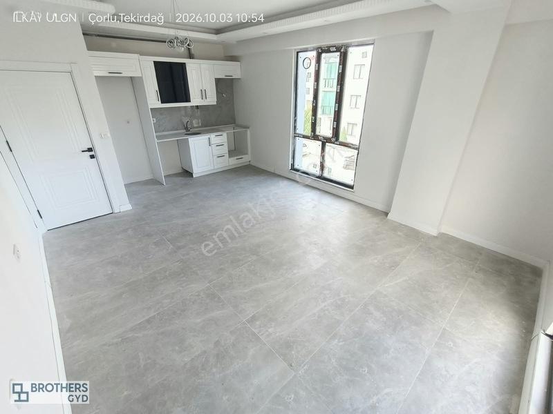Brothersdan Rumeli Mah.havuzlu Sitede Satılık 1+1 Sıfır Daire — fotoğraf 4