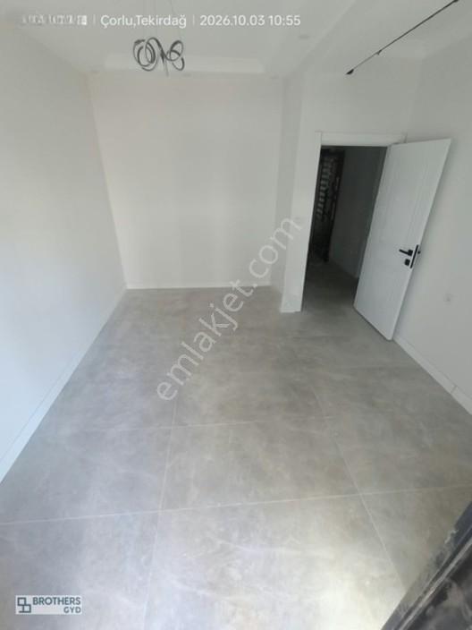 Brothersdan Rumeli Mah.havuzlu Sitede Satılık 1+1 Sıfır Daire — fotoğraf 9