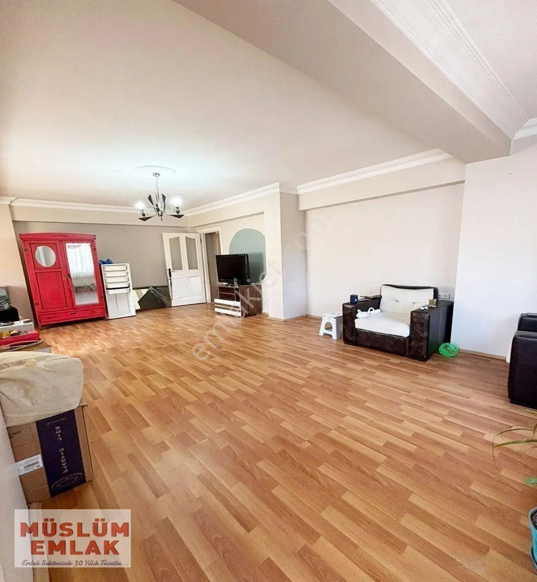 Müslüm Emlaktan Merkezde Oldukça Geniş 5+2 Dubleks Daire — fotoğraf 4