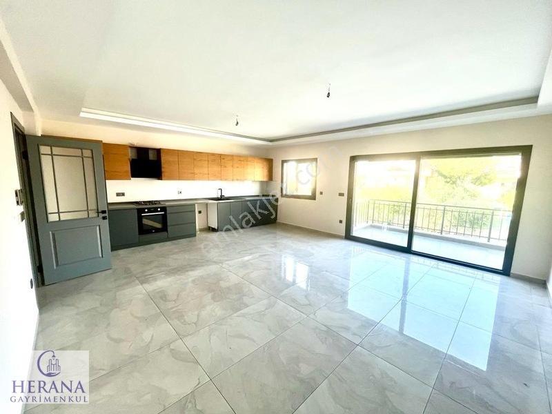 Foça Mahallesinde 170 M2 4+1 Satılık Dubleks Daire — fotoğraf 2