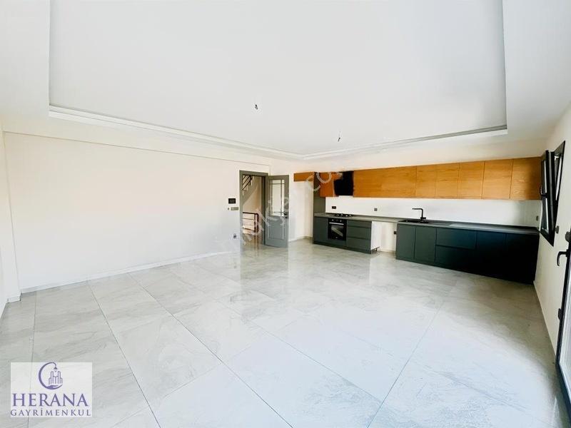 Foça Mahallesinde 170 M2 4+1 Satılık Dubleks Daire — fotoğraf 4