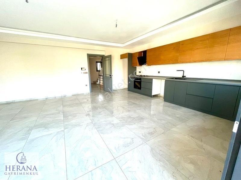 Foça Mahallesinde 170 M2 4+1 Satılık Dubleks Daire — fotoğraf 7