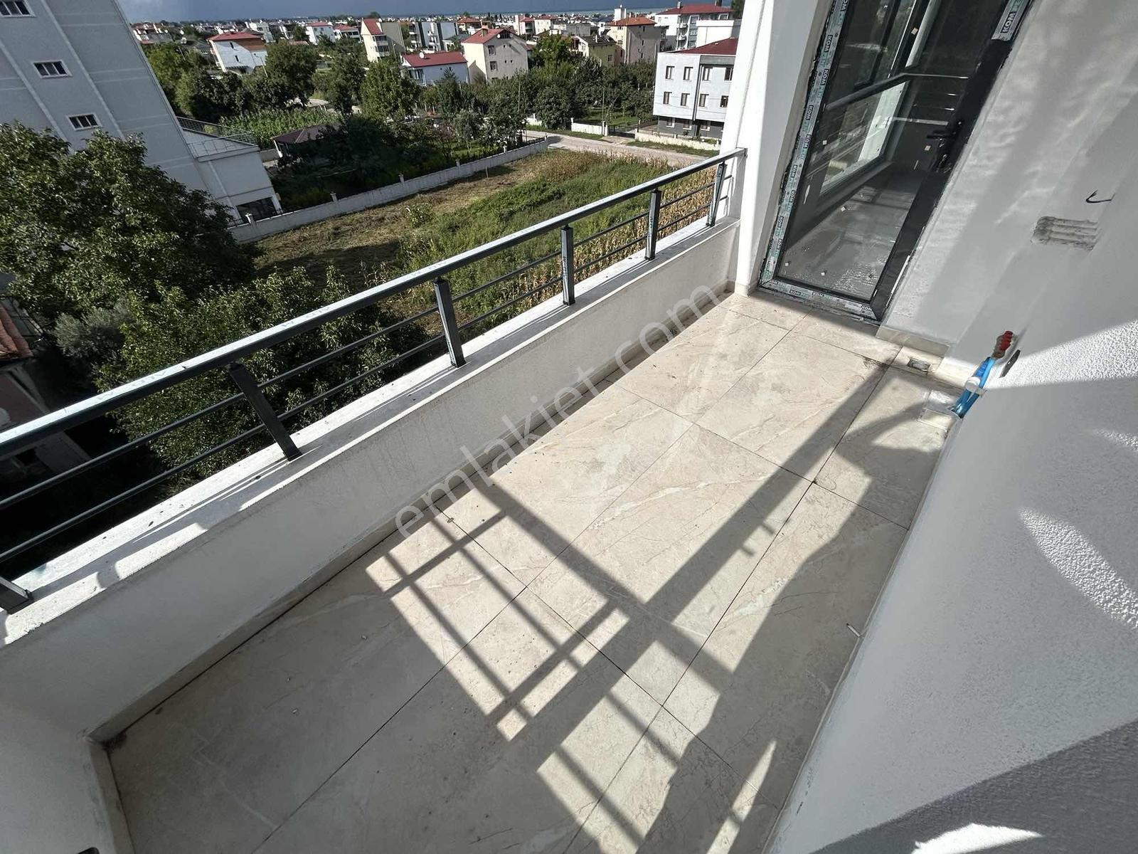 Taflanda Anayola Cephe Deniz M. 55m2 Satılık Köşe 1+1 — fotoğraf 2