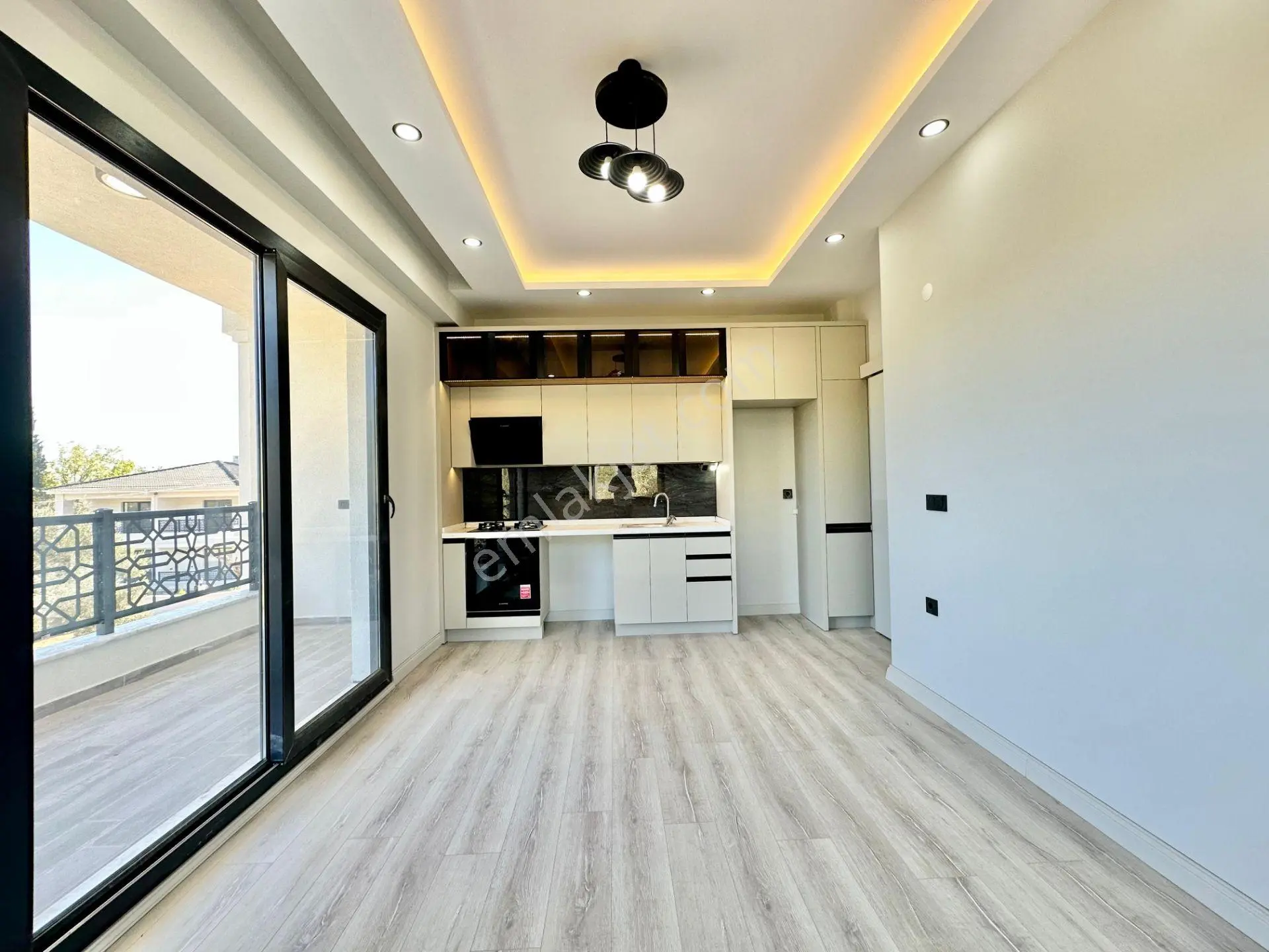 ꧁ Ay Emlaktan꧂güre'de Lüks Sitede Kuş Çıvıltılarıyla Huzur Bulacağınız Satılık 2+1 Şık Daire — fotoğraf 3