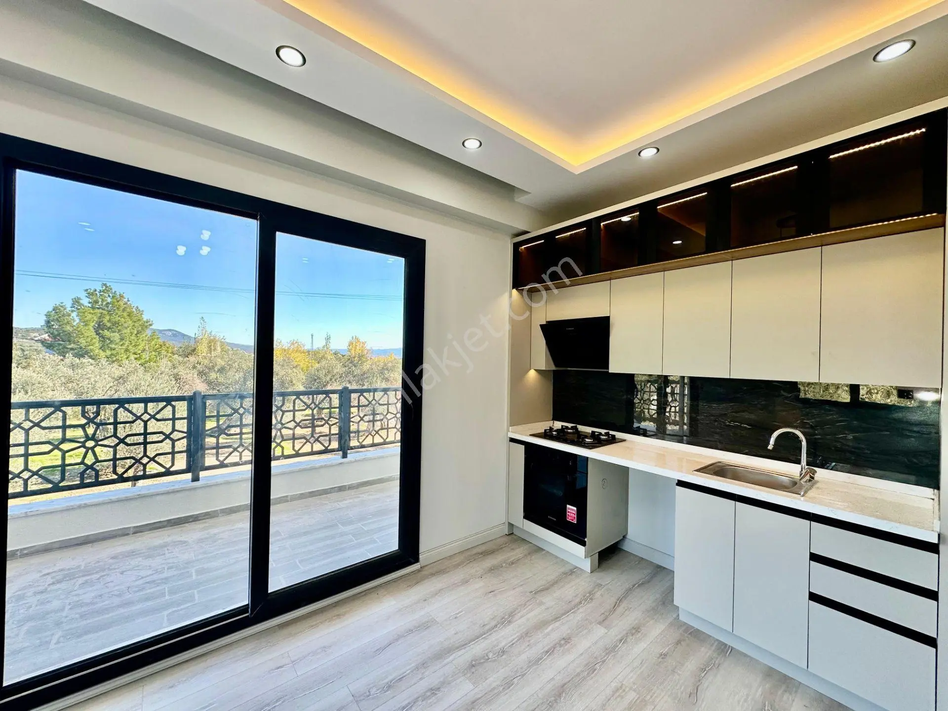 ꧁ Ay Emlaktan꧂güre'de Lüks Sitede Kuş Çıvıltılarıyla Huzur Bulacağınız Satılık 2+1 Şık Daire — fotoğraf 5