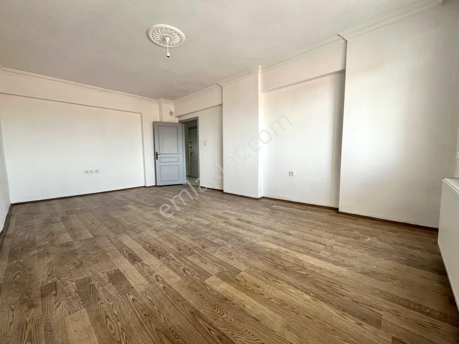 Sincan Mevlanada Arakat Asansörlü Yapılı Kupon 3+1 Satılık Daire — fotoğraf 5