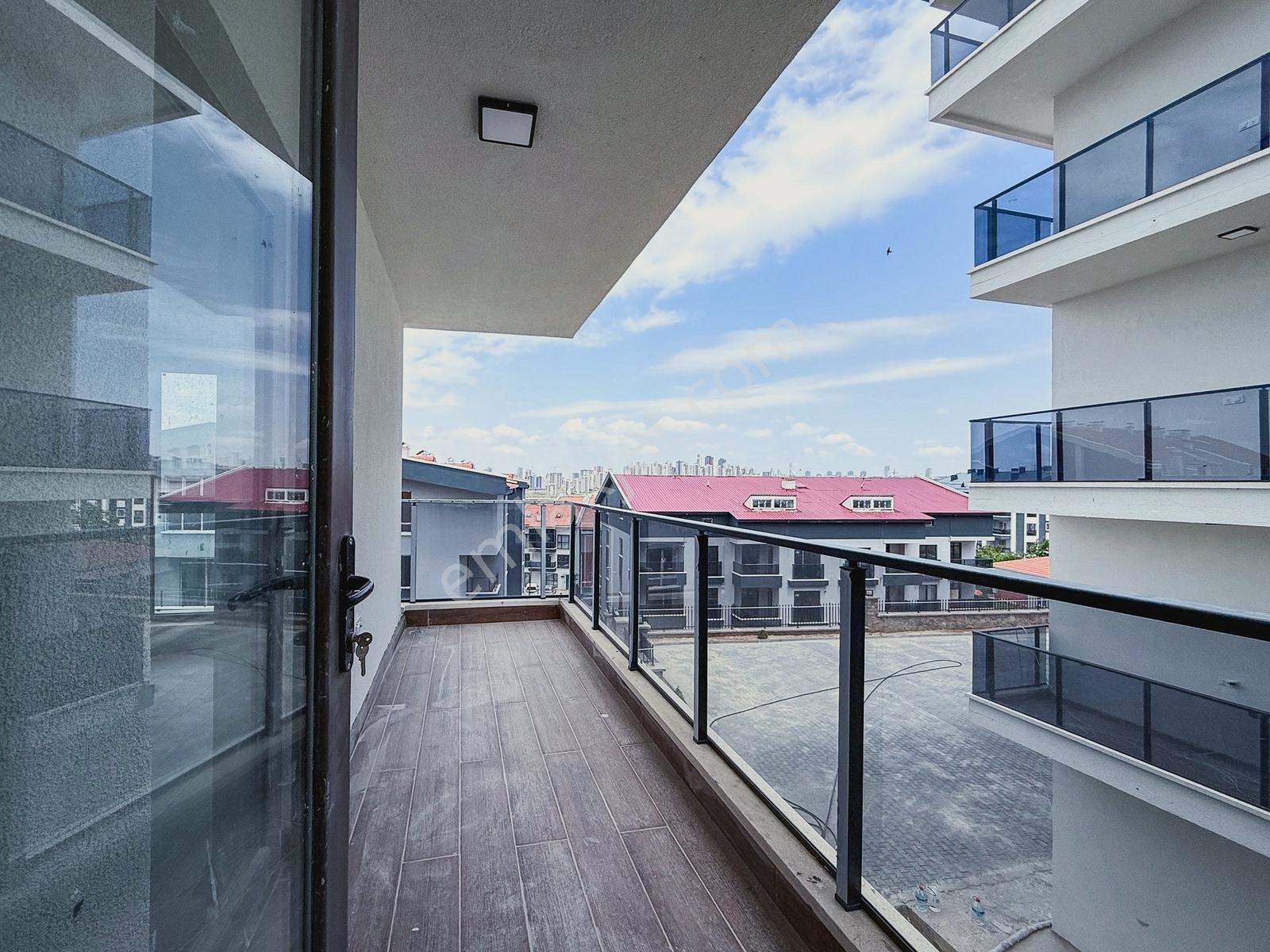 İncek Site İçinde Güneydoğu Cephe 1+1 Balkonlu Daire — fotoğraf 4