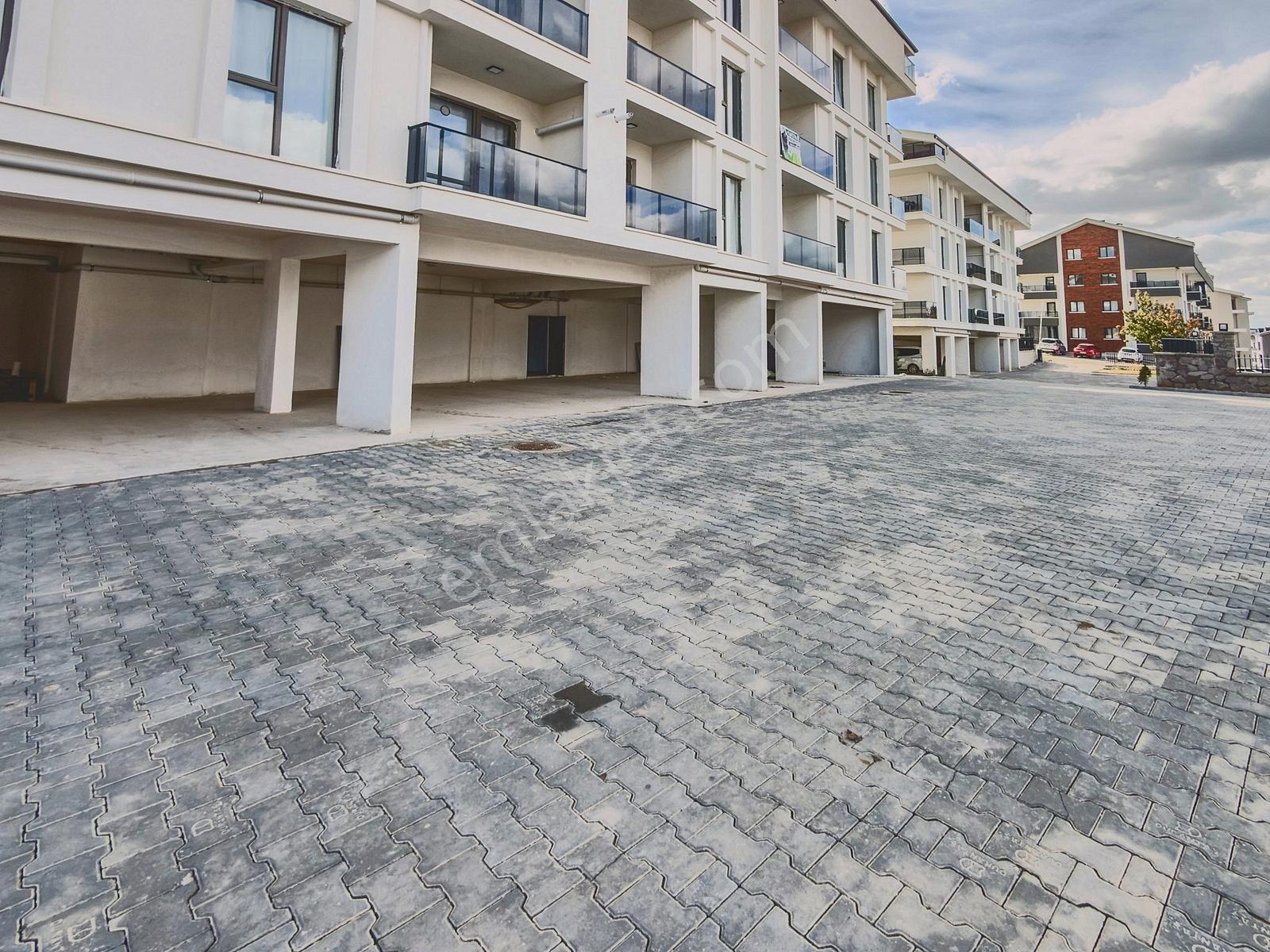 İncek Site İçinde Güneydoğu Cephe 1+1 Balkonlu Daire — fotoğraf 15