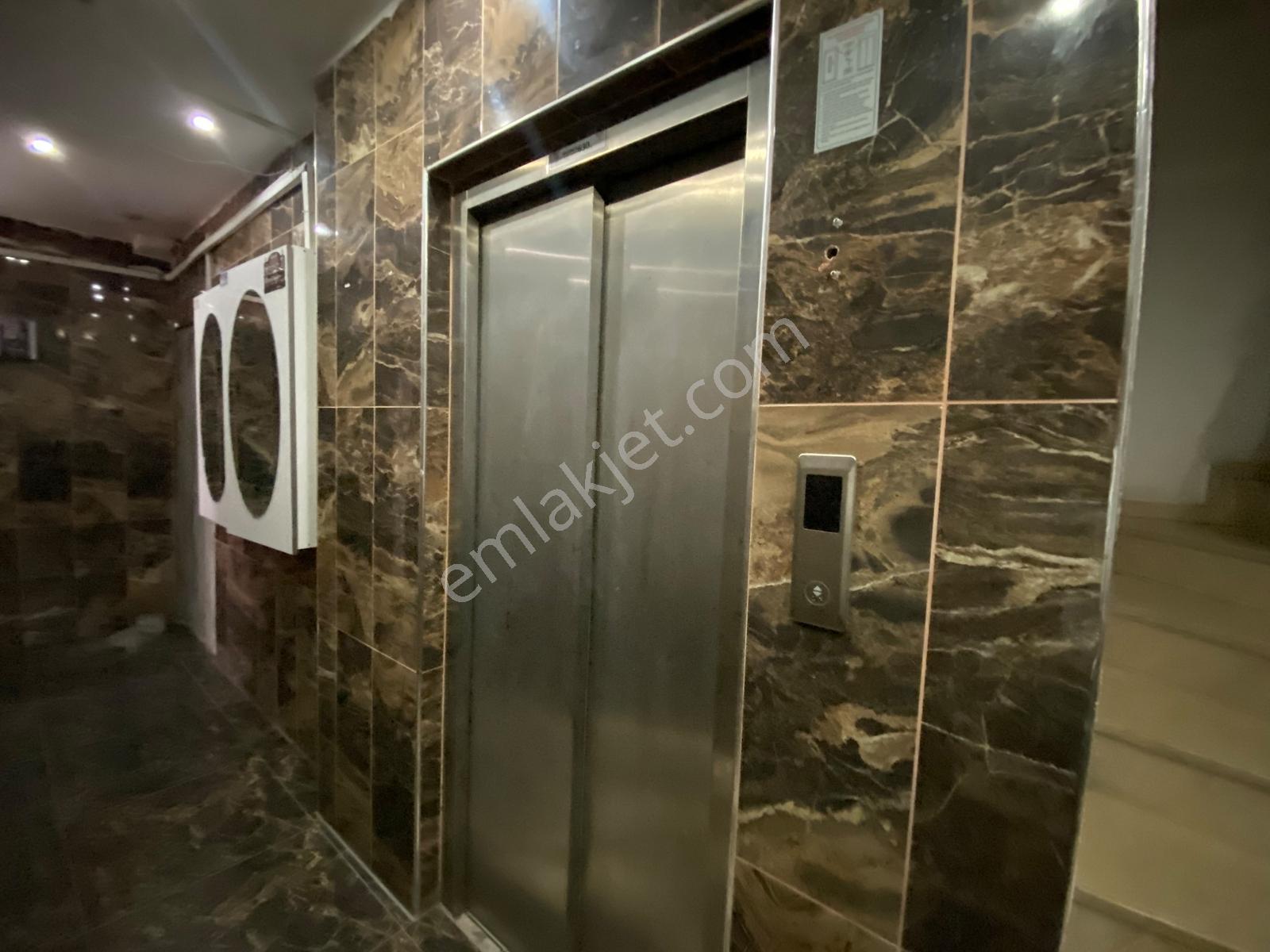 Meydana, Metrobüse Yakın Mesafede Yeni Sıfır Daire — fotoğraf 3