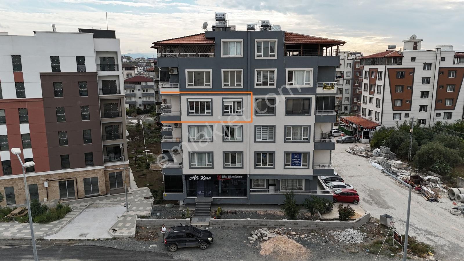 Çekmecenin En Nezih Ve Merkezi Yerinde 3+1 Masrafsız Temiz Daire