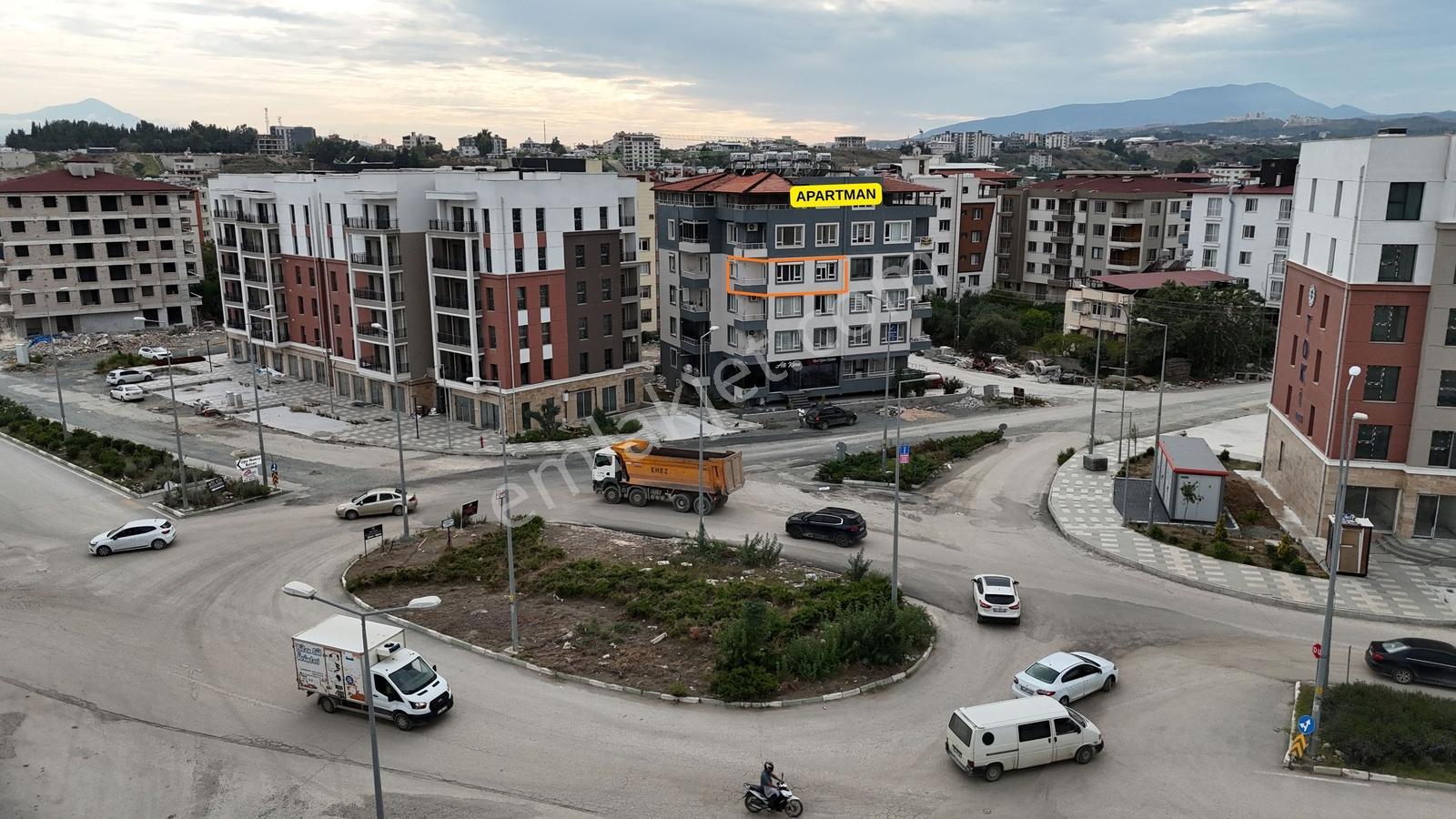 Çekmecenin En Nezih Ve Merkezi Yerinde 3+1 Masrafsız Temiz Daire — fotoğraf 2