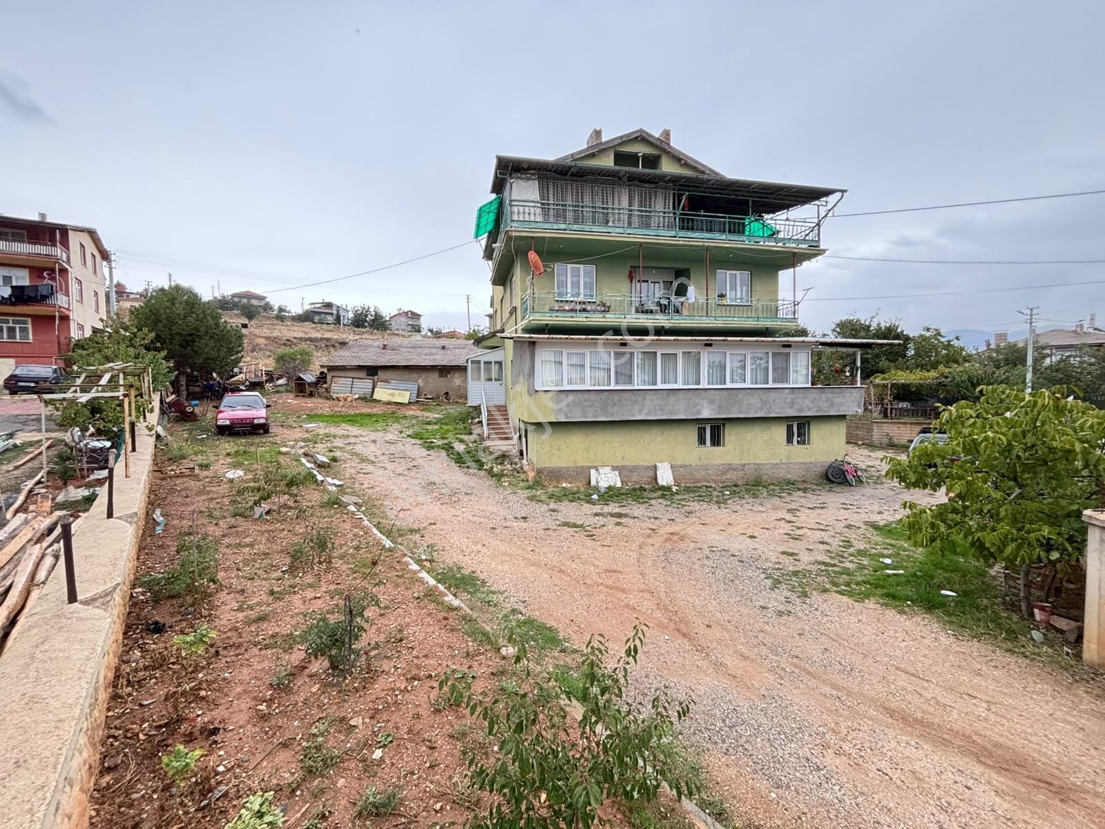 Hüyükte Cadde Cepheli Fırsat Arsa — fotoğraf 2