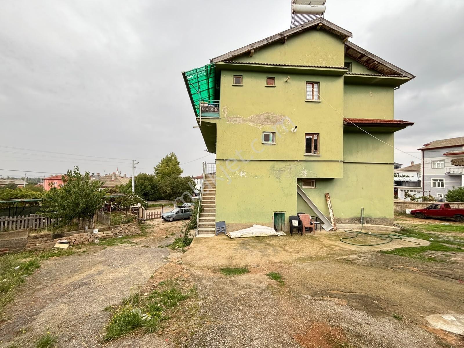Hüyükte Cadde Cepheli Fırsat Arsa — fotoğraf 4