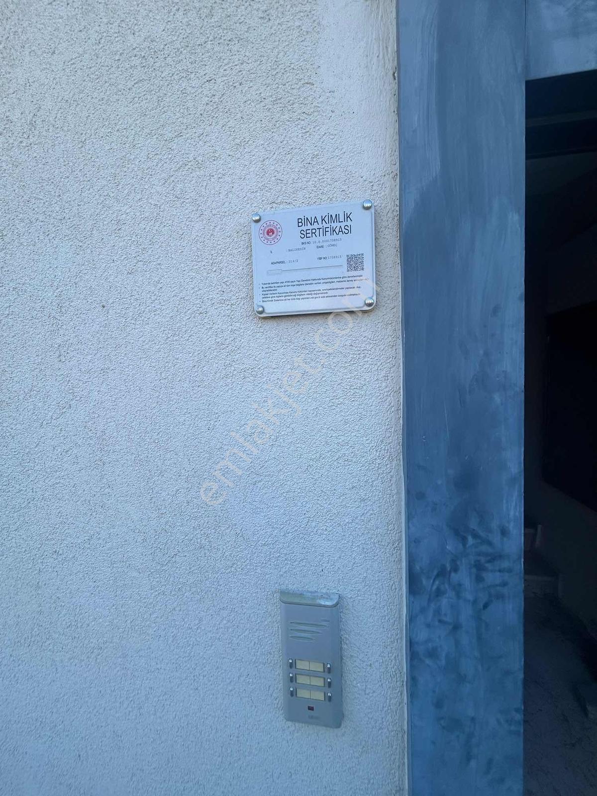 Gömeç Kemalpaşada Kombili Doğalgazlı İskanlı Arakat 1+1 Daire — fotoğraf 6