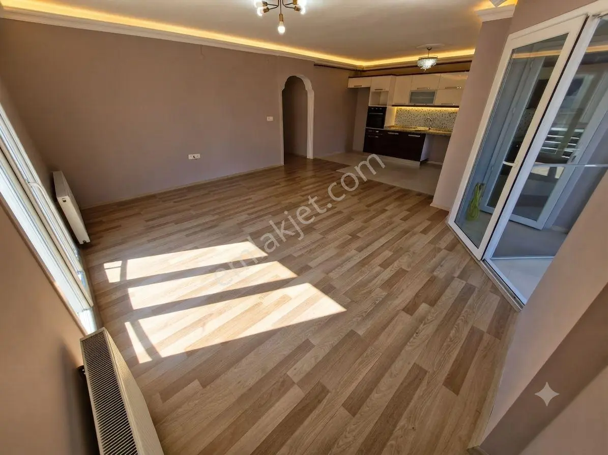 Aktif'ten Akçay'da Satılık Ön Cephe Arakat Kombili Harika Nezih Muhitte 3+1 Daire — fotoğraf 4
