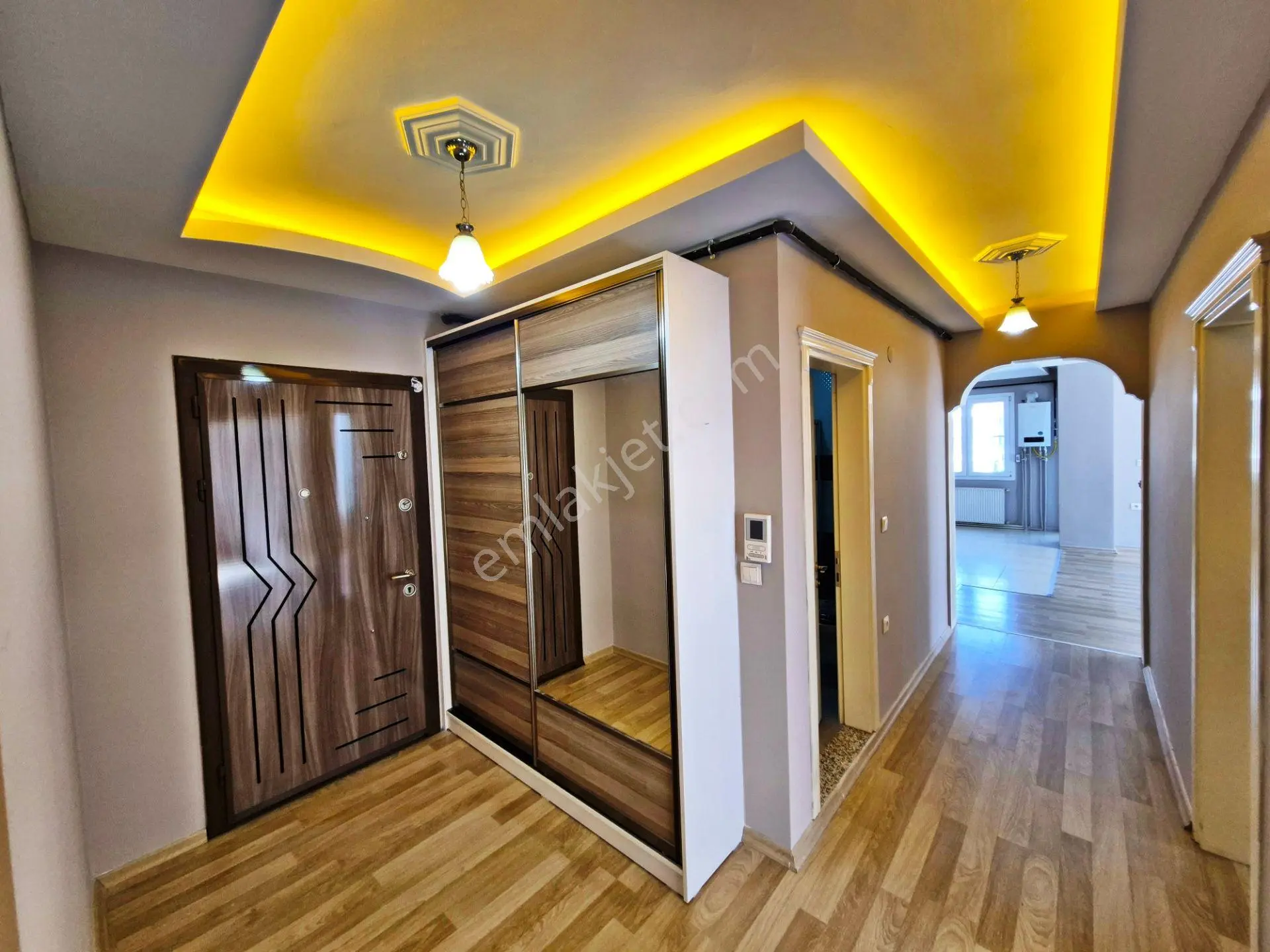 Aktif'ten Akçay'da Satılık Ön Cephe Arakat Kombili Harika Nezih Muhitte 3+1 Daire — fotoğraf 15