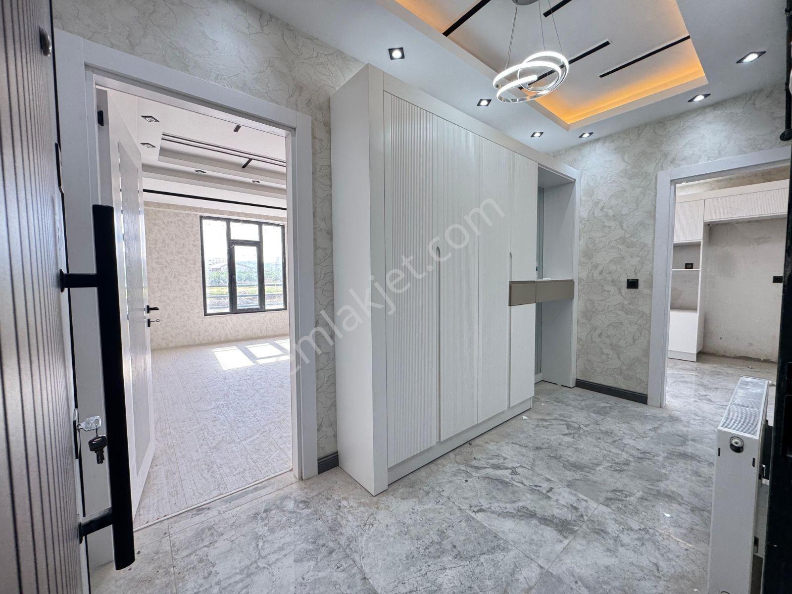 Ataşehir Girisinde Satılık Lüks Siteli 2+1 Daireler