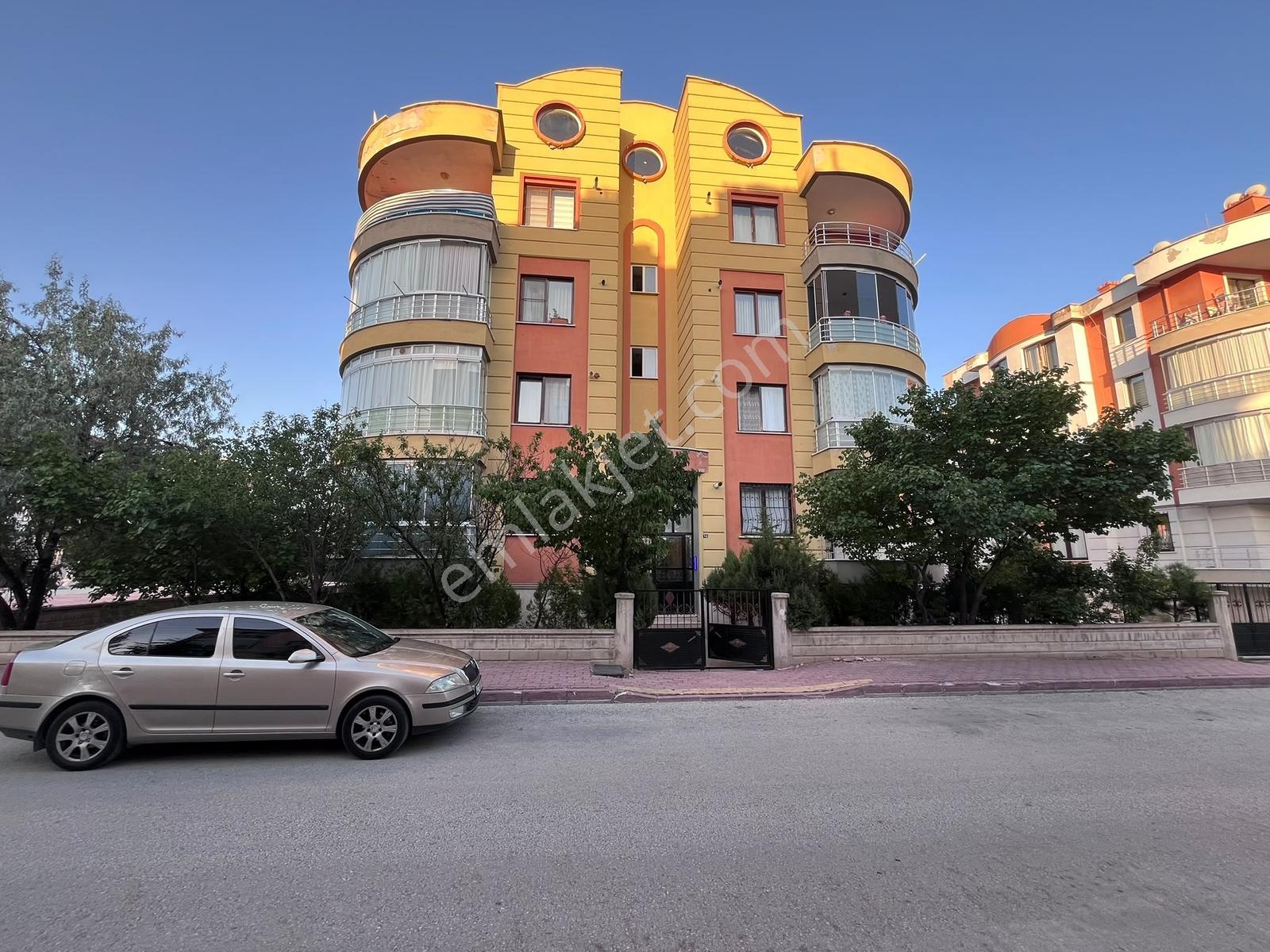 Yazır Mahallesinde Şafak Caddesine Cehpe 3+1 Geniş Bakımlı Daire — fotoğraf 2