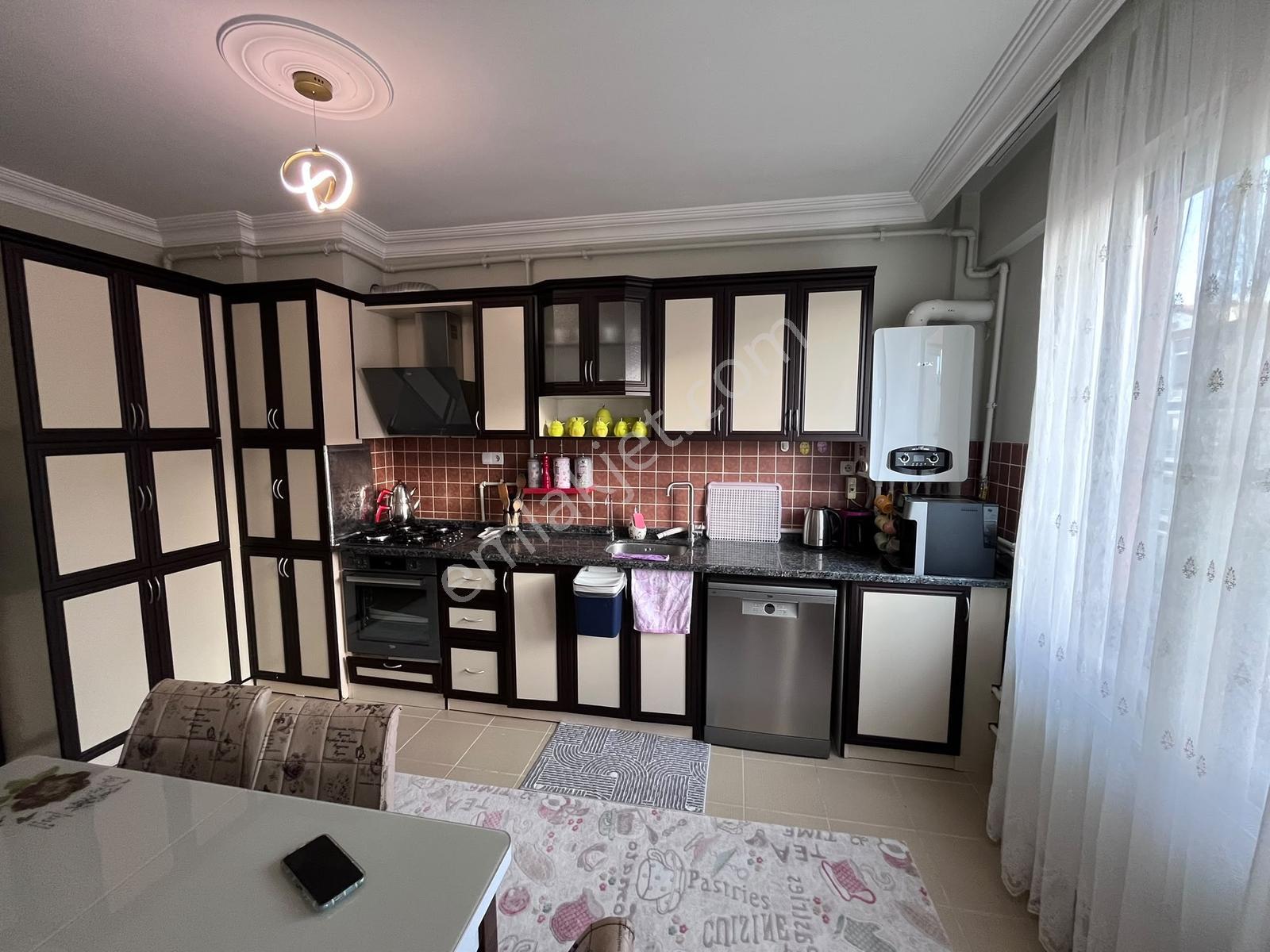 Yazır Mahallesinde Şafak Caddesine Cehpe 3+1 Geniş Bakımlı Daire — fotoğraf 3