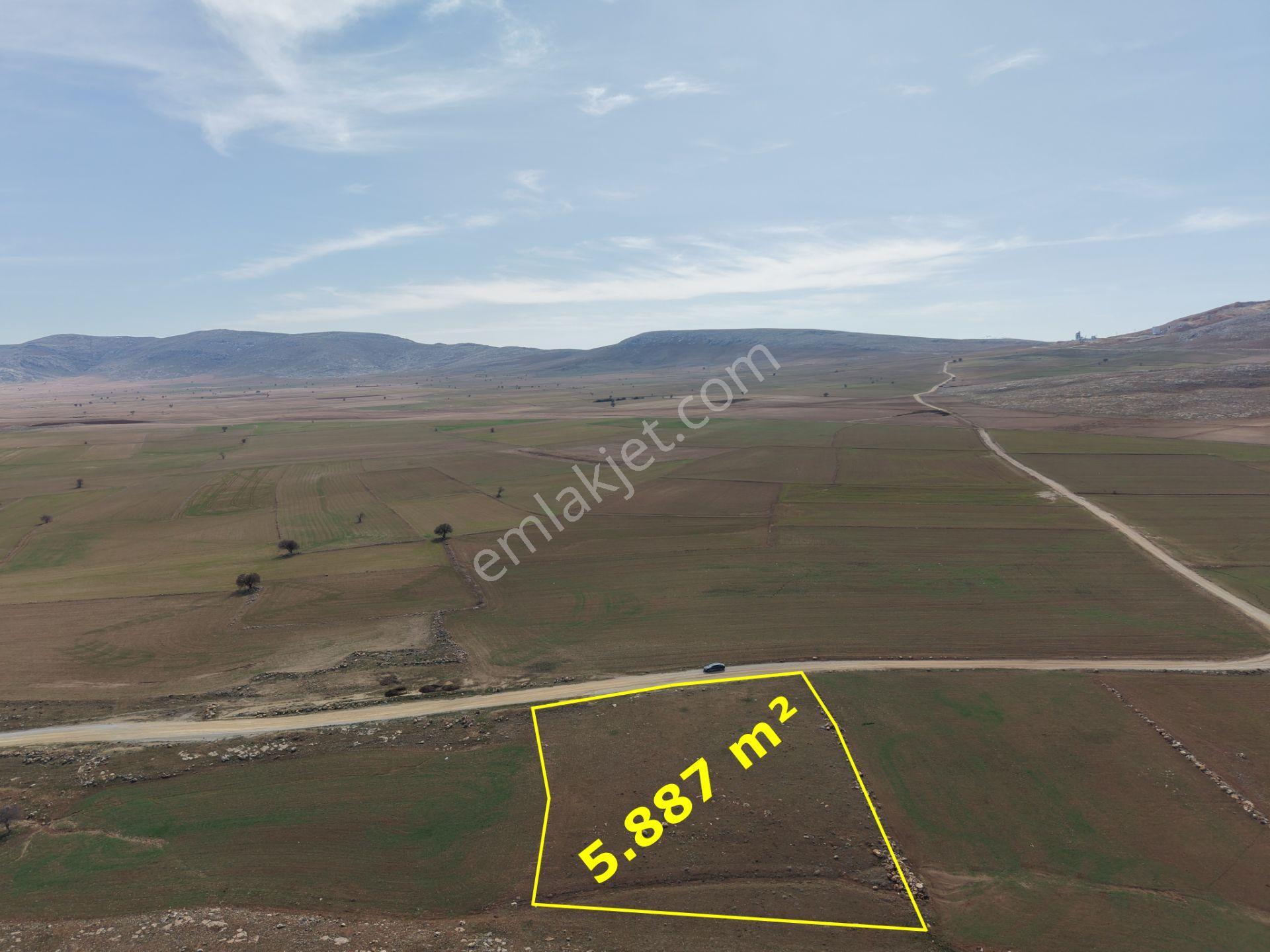 Meram Kayıhüyük'te Yola Cephe 5887 M² Satılık Tarla — fotoğraf 3