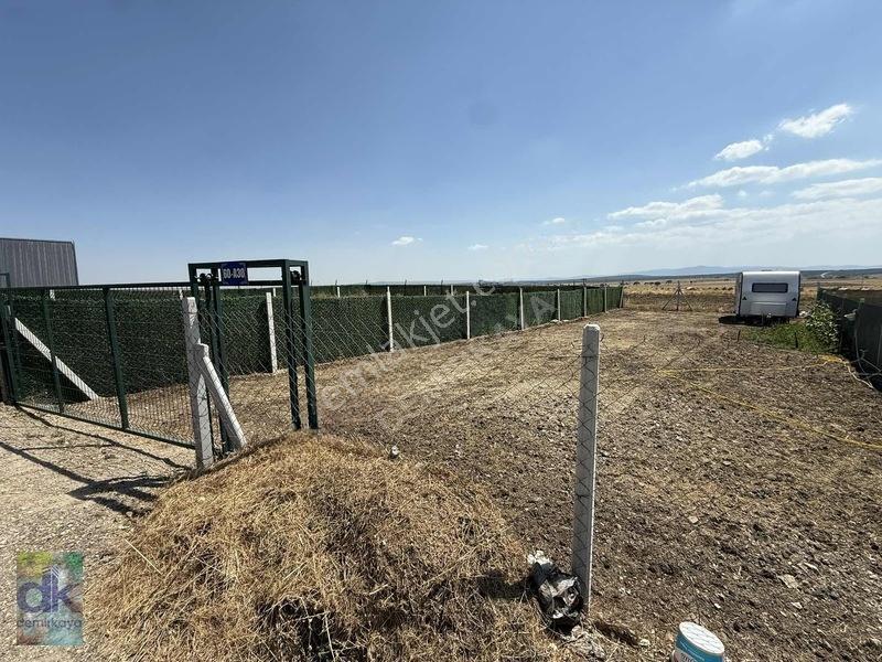 Yukarı Kartal Mah.yaşamkent Sitesinde 250 M2 Hobi Bahçesi — fotoğraf 3
