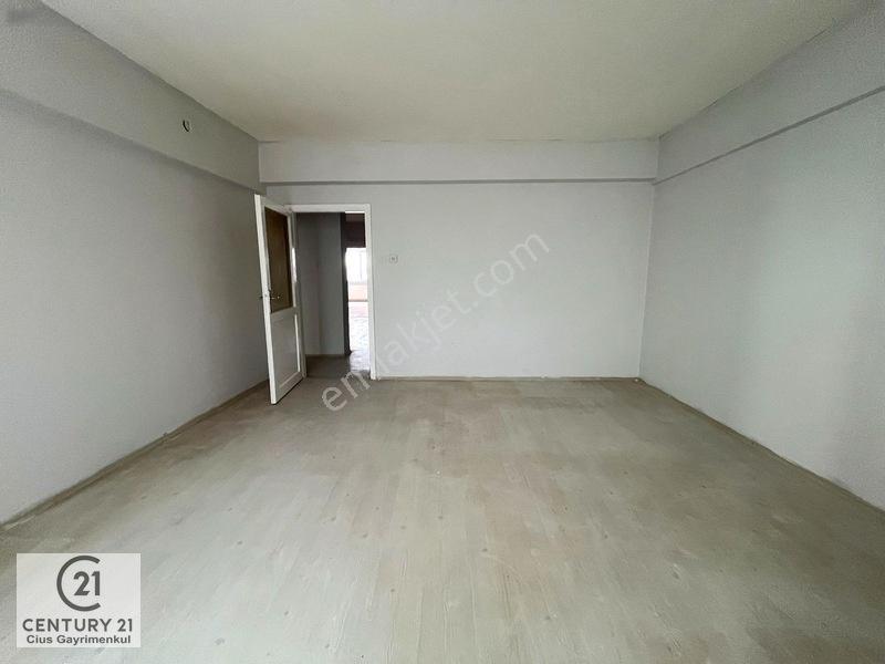 C21 Cius; Merkezi Konumda Ara Kat Geniş 3+1 Daire — fotoğraf 5