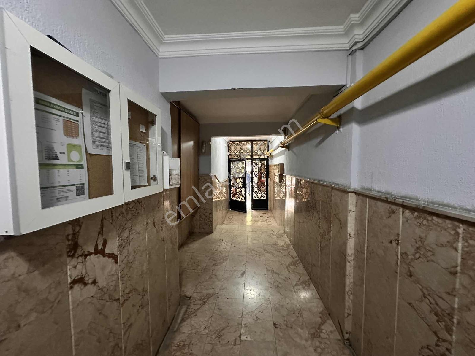 Bayraklı Manavkuyuda Asansörlü, Otoparklı 3+1 Ferah Daire — fotoğraf 3