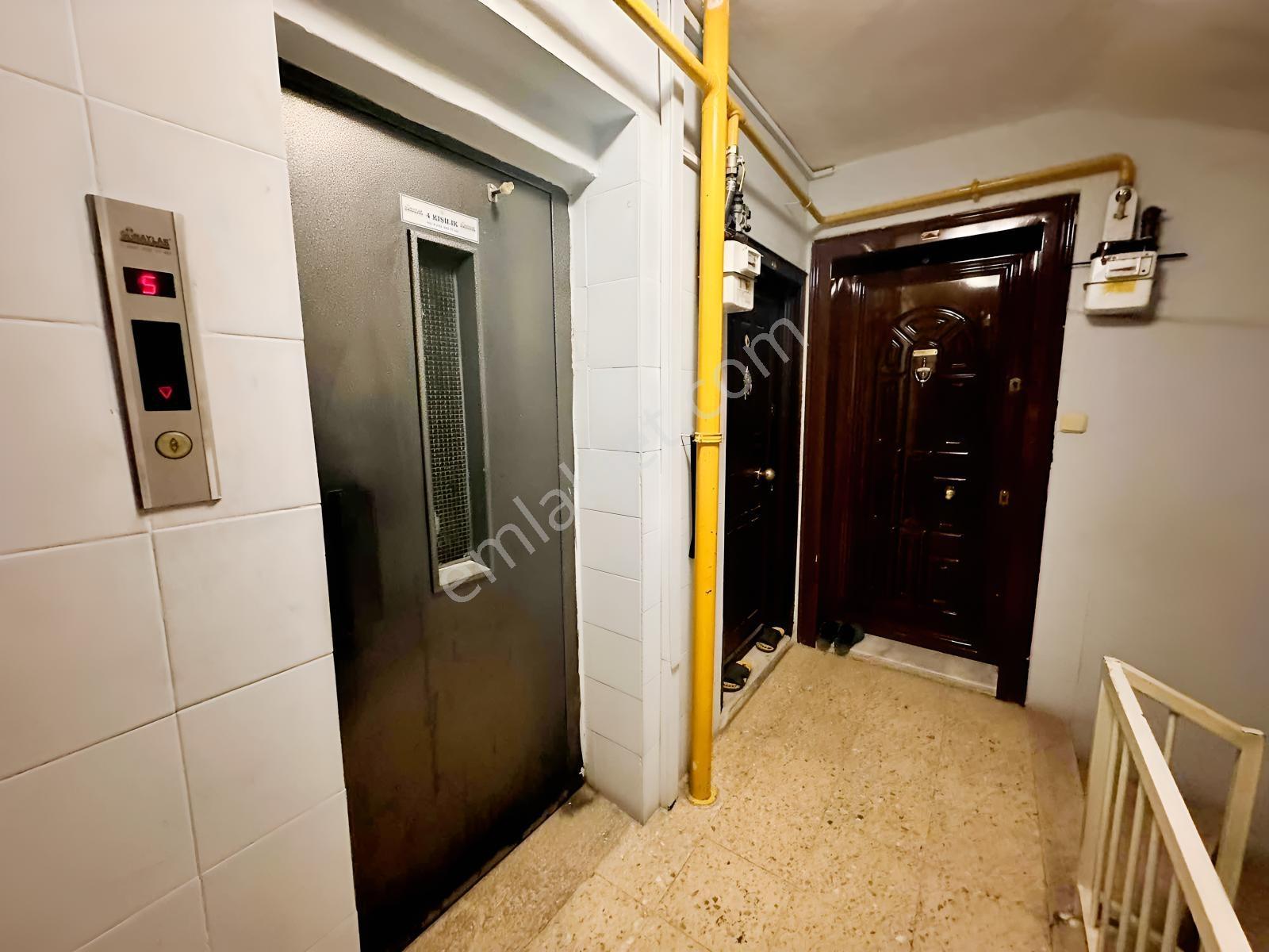 Bayraklı Manavkuyuda Asansörlü, Otoparklı 3+1 Ferah Daire — fotoğraf 6