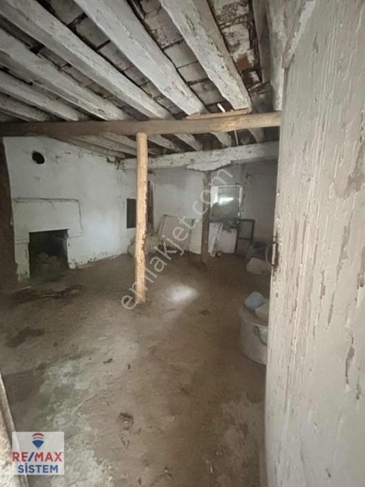 *ayazininin Otantik Atmosferinde 806 M² Bahçeli Yatırımlık* — fotoğraf 10