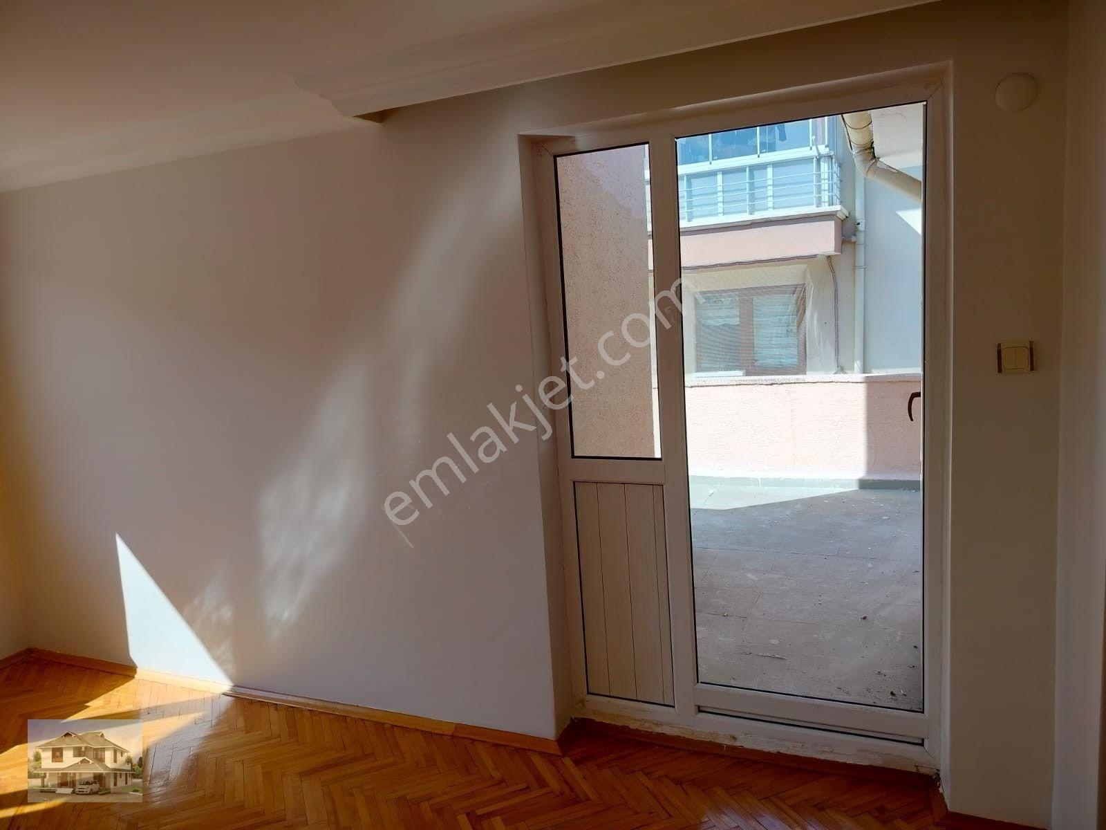 Genç Emlaktan Aydınlıkevlerde Müstakil Teras 3.kat Dört Cephesi Açık Full Yapılı Satılık Daire — fotoğraf 16