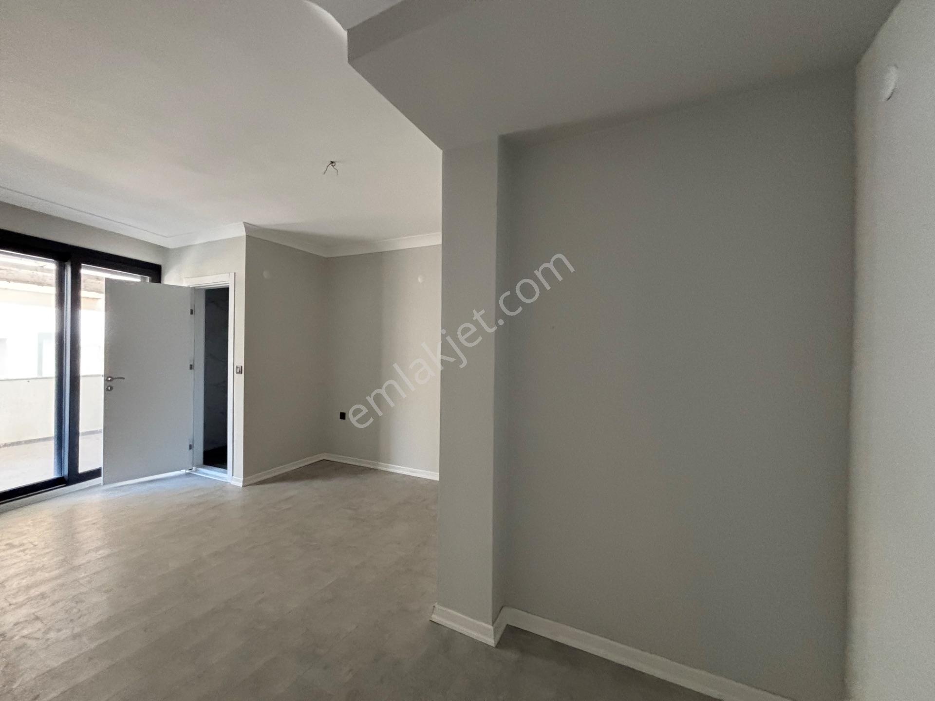Seferihisar Çarşı Merkezine Yakın Geniş Teraslı Satılık 1+1 Daire — fotoğraf 18