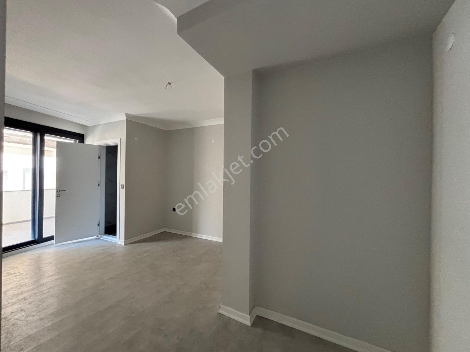 Seferihisar Çarşı Merkezine Yakın Geniş Teraslı Satılık 1+1 Daire — fotoğraf 20